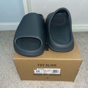 Clean Yeezy slide slate grey worn x1 clean good price size 12